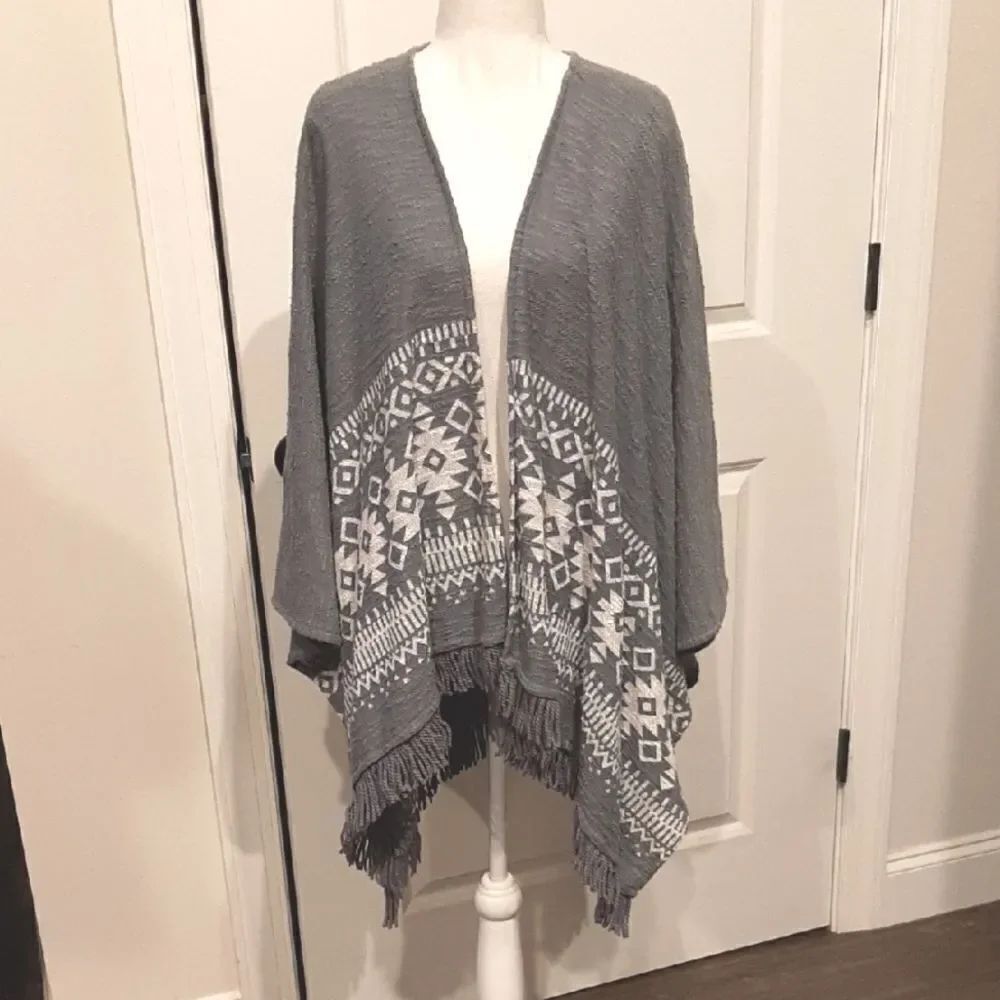 Mossimo Gray Aztec Pattern Shrug Sweater